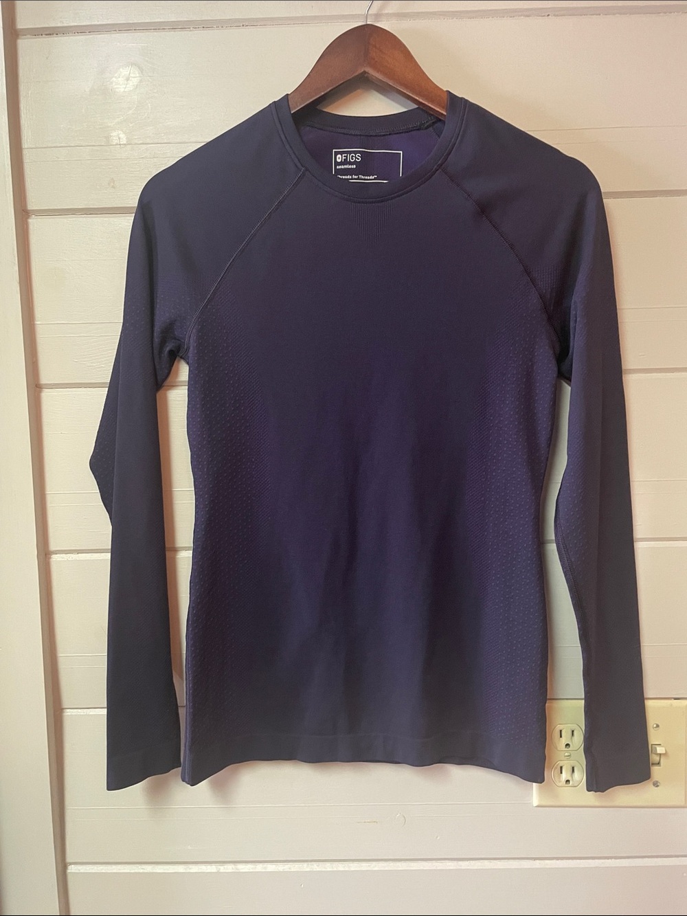 Figs Women’s Seamless Baselayer Purple Long Sleeve Size S.